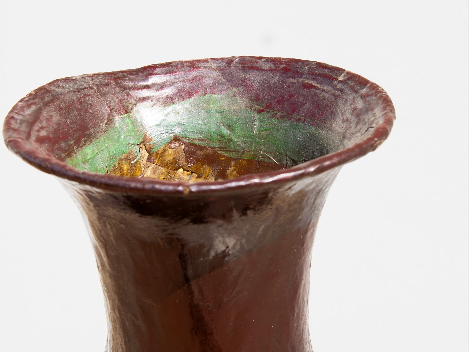 vaso cinese in cartapesta, dipinta e laccata. perfettamente conservata, pezzo unico.  dimensioni diametro 20 h43cm.   per info ed ulteriori foto info@etniko.it facebook / instagram : etnikobycrosato 0039 3338778241