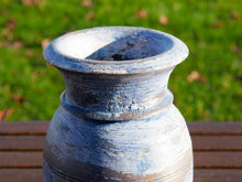 Carica l&#39;immagine nel visualizzatore di Gallery, Vaso Indiano In Legno Dipinto, Pezzo Unico Ricavato Da Un Unico Tronco Di Legno.   Dimensioni Diam13 h20cm.   per info ed ulteriori foto 0039 3338778241 info@etniko.it www.etniko.it facebook / instagram : etnikobycrosato