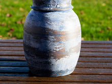 Carica l&#39;immagine nel visualizzatore di Gallery, Vaso Indiano In Legno Dipinto, Pezzo Unico Ricavato Da Un Unico Tronco Di Legno.   Dimensioni Diam13 h20cm.   per info ed ulteriori foto 0039 3338778241 info@etniko.it www.etniko.it facebook / instagram : etnikobycrosato