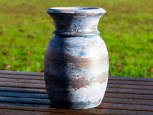 Carica l&#39;immagine nel visualizzatore di Gallery, Vaso Indiano In Legno Dipinto, Pezzo Unico Ricavato Da Un Unico Tronco Di Legno.   Dimensioni Diam13 h20cm.   per info ed ulteriori foto 0039 3338778241 info@etniko.it www.etniko.it facebook / instagram : etnikobycrosato