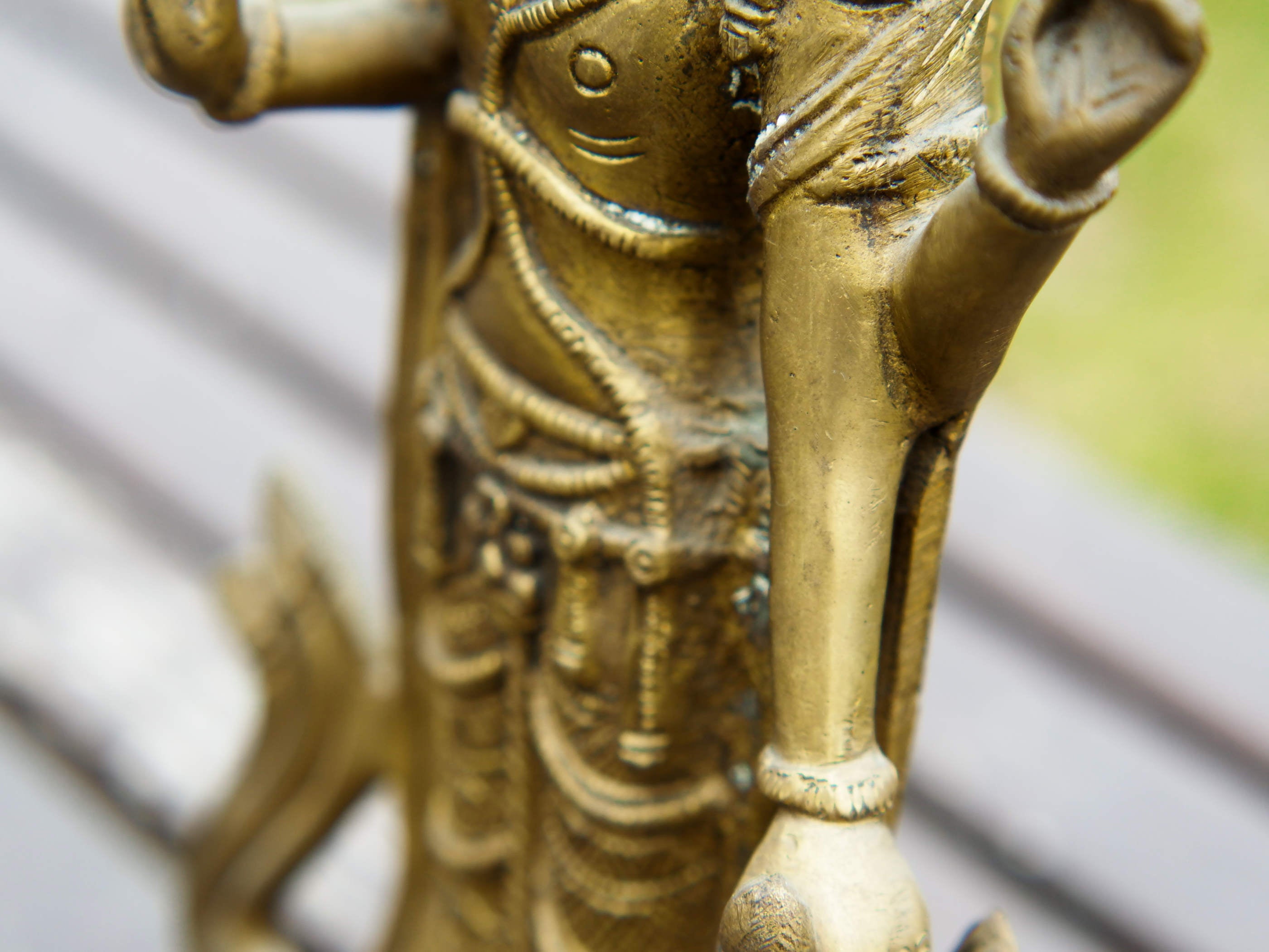 statuetta indiana in lega di metalli raffigurante vishnu , particolare