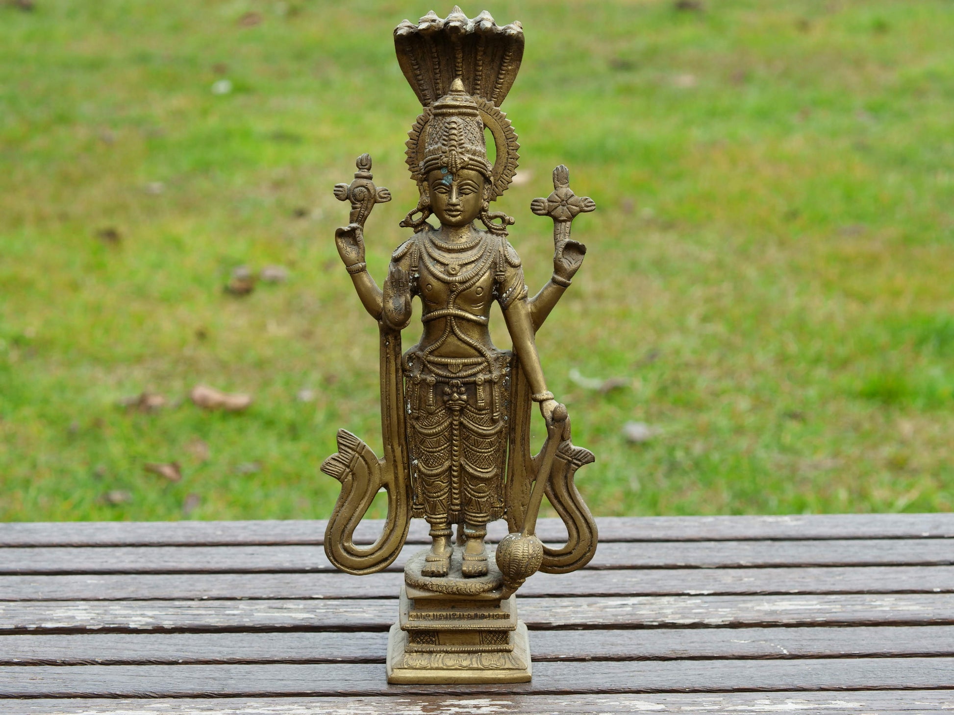 statuetta indiana in lega di metalli raffigurante vishnu Databile primi '90013x7 h32 cm peso 2260 gr 