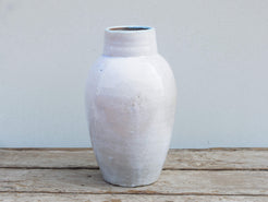 Vaso Marocco lavorato e dipinto in terracotta. La lavorazione tradizionale marocchina della terracotta prevede che venga impastata, cotta, smaltata e nuovamente cotta nel forno a legna (non nel forno a gas che rende lo smalto omogeneo e senza l'effetto delle crepe presente invece in questo vaso).   Dimensioni Diametro 20 h34cm.   per info ed ulteriori foto mail info@etniko.it watshapp 0039 3338778241 facebook / instagram / pinterest : etnikobycrosato