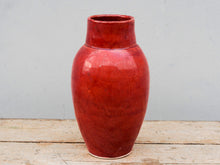 Carica l&#39;immagine nel visualizzatore di Gallery, Vaso Marocco lavorato e dipinto in terracotta. La lavorazione tradizionale marocchina della terracotta prevede che venga impastata, cotta, smaltata e nuovamente cotta nel forno a legna (non nel forno a gas che rende lo smalto omogeneo e senza l&#39;effetto delle crepe presente invece in questo vaso).  Dimensioni Diametro 16 h 30cm  per info ed ulteriori foto mail info@etniko.it watshapp 0039 3338778241 facebook / instagram / pinterest : etnikobycrosato
