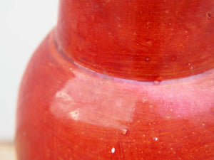 Vaso Marocco lavorato e dipinto in terracotta. La lavorazione tradizionale marocchina della terracotta prevede che venga impastata, cotta, smaltata e nuovamente cotta nel forno a legna (non nel forno a gas che rende lo smalto omogeneo e senza l'effetto delle crepe presente invece in questo vaso).  Dimensioni Diametro 16 h 30cm  per info ed ulteriori foto mail info@etniko.it watshapp 0039 3338778241 facebook / instagram / pinterest : etnikobycrosato