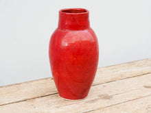 Carica l&#39;immagine nel visualizzatore di Gallery, Vaso Marocco lavorato e dipinto in terracotta. La lavorazione tradizionale marocchina della terracotta prevede che venga impastata, cotta, smaltata e nuovamente cotta nel forno a legna (non nel forno a gas che rende lo smalto omogeneo e senza l&#39;effetto delle crepe presente invece in questo vaso).  Dimensioni Diametro 16 h 30cm  per info ed ulteriori foto mail info@etniko.it watshapp 0039 3338778241 facebook / instagram / pinterest : etnikobycrosato