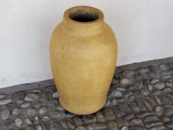 Vaso tadelakt, un intonaco di origine marocchina tipico della città di Marrakech, un metodo completamente ecologico basato sull'utilizzo di calce idrata, sapone nero, pigmenti naturali e cere. Dimensioni Diametro 27 h47cm.   per info ed ulteriori foto info@etniko.it facebook / instagram / pinterest : etnikobycrosato 0039 3338778241