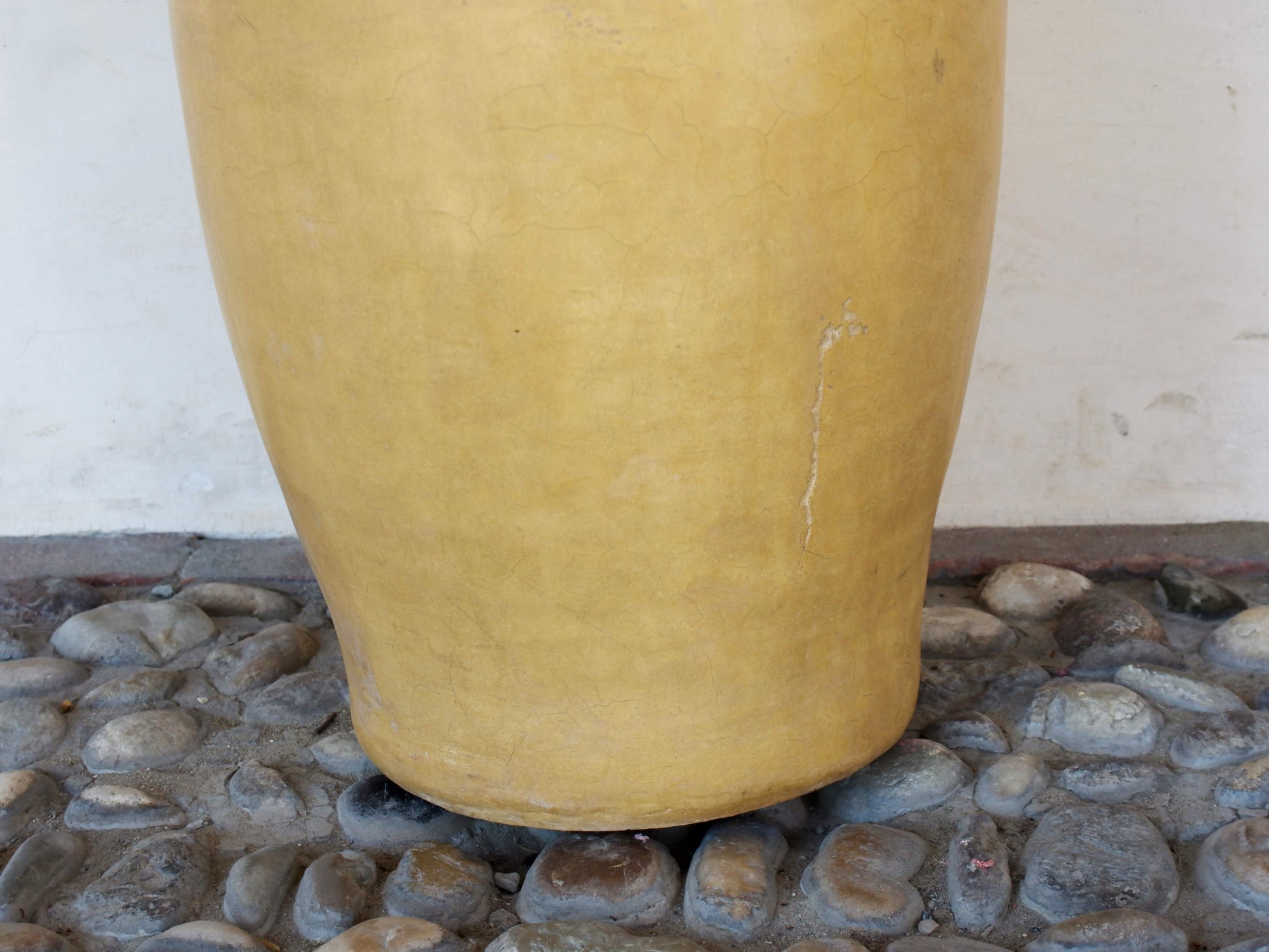 Vaso tadelakt, un intonaco di origine marocchina tipico della città di Marrakech, un metodo completamente ecologico basato sull'utilizzo di calce idrata, sapone nero, pigmenti naturali e cere. Dimensioni Diametro 27 h47cm.   per info ed ulteriori foto info@etniko.it facebook / instagram / pinterest : etnikobycrosato 0039 3338778241