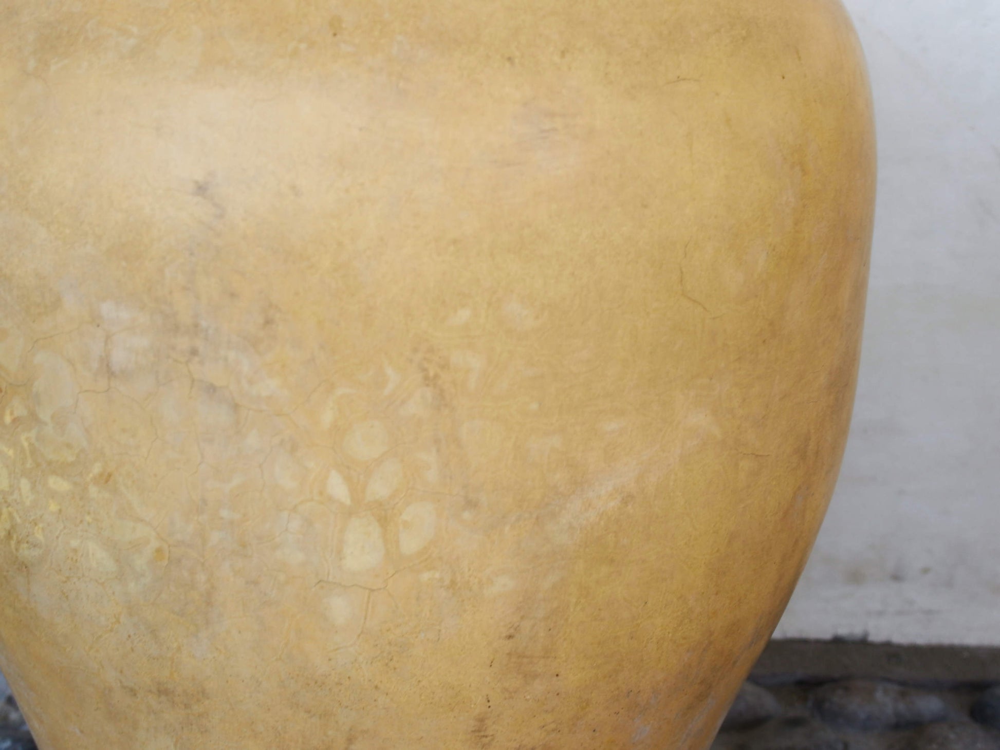 Vaso tadelakt, un intonaco di origine marocchina tipico della città di Marrakech, un metodo completamente ecologico basato sull'utilizzo di calce idrata, sapone nero, pigmenti naturali e cere.Dimensioni Diametro 35 h44cm.   per info ed ulteriori foto info@etniko.it facebook / instagram / pinterest : etnikobycrosato 0039 3338778241