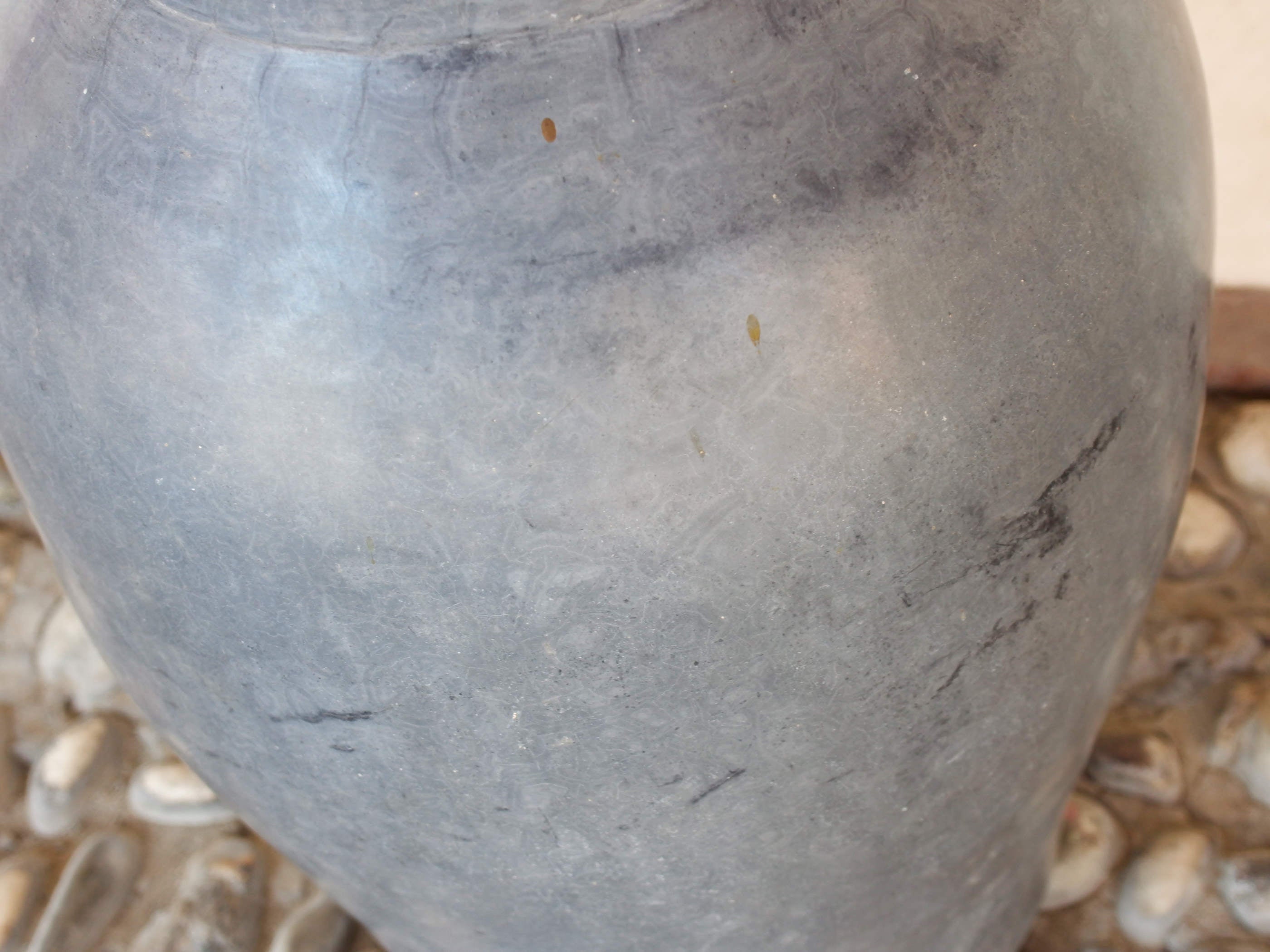 Vaso tadelakt, un intonaco di origine marocchina tipico della città di Marrakech, un metodo completamente ecologico basato sull'utilizzo di calce idrata, sapone nero, pigmenti naturali e cere. Dimensioni Diametro 29 h49cm.   per info ed ulteriori foto info@etniko.it facebook / instagram / pinterest : etnikobycrosato 0039 3338778241