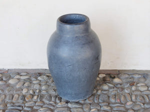 Vaso tadelakt, un intonaco di origine marocchina tipico della città di Marrakech, un metodo completamente ecologico basato sull'utilizzo di calce idrata, sapone nero, pigmenti naturali e cere. Dimensioni Diametro 29 h49cm.   per info ed ulteriori foto info@etniko.it facebook / instagram / pinterest : etnikobycrosato 0039 3338778241