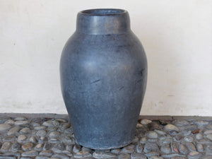 Vaso tadelakt, un intonaco di origine marocchina tipico della città di Marrakech, un metodo completamente ecologico basato sull'utilizzo di calce idrata, sapone nero, pigmenti naturali e cere. Dimensioni Diametro 29 h49cm.   per info ed ulteriori foto info@etniko.it facebook / instagram / pinterest : etnikobycrosato 0039 3338778241