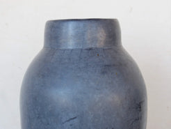 Vaso tadelakt, un intonaco di origine marocchina tipico della città di Marrakech, un metodo completamente ecologico basato sull'utilizzo di calce idrata, sapone nero, pigmenti naturali e cere. Dimensioni Diametro 29 h49cm.   per info ed ulteriori foto info@etniko.it facebook / instagram / pinterest : etnikobycrosato 0039 3338778241