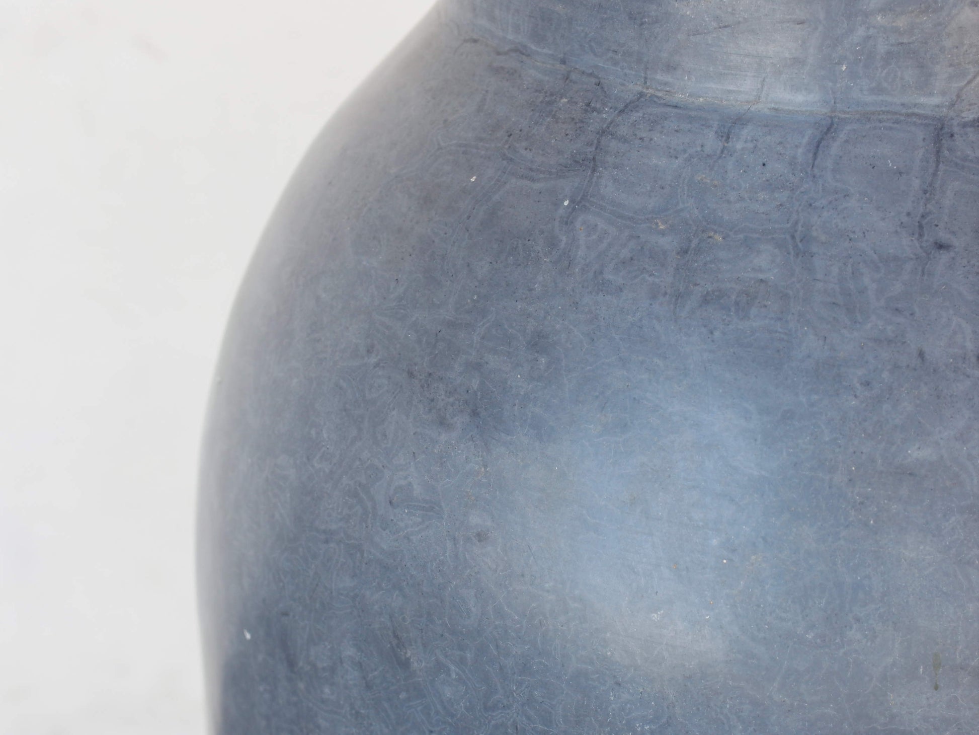 Vaso tadelakt, un intonaco di origine marocchina tipico della città di Marrakech, un metodo completamente ecologico basato sull'utilizzo di calce idrata, sapone nero, pigmenti naturali e cere. Dimensioni Diametro 29 h49cm.   per info ed ulteriori foto info@etniko.it facebook / instagram / pinterest : etnikobycrosato 0039 3338778241