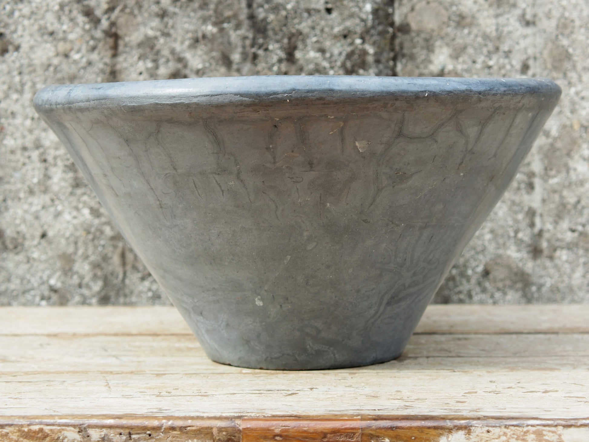 Vaso, ciotola tadelakt, un intonaco di origine marocchina tipico della città di Marrakech, un metodo completamente ecologico basato sull'utilizzo di calce idrata, sapone nero, pigmenti naturali e cere. Dimensioni Diametro 36 h19cm.