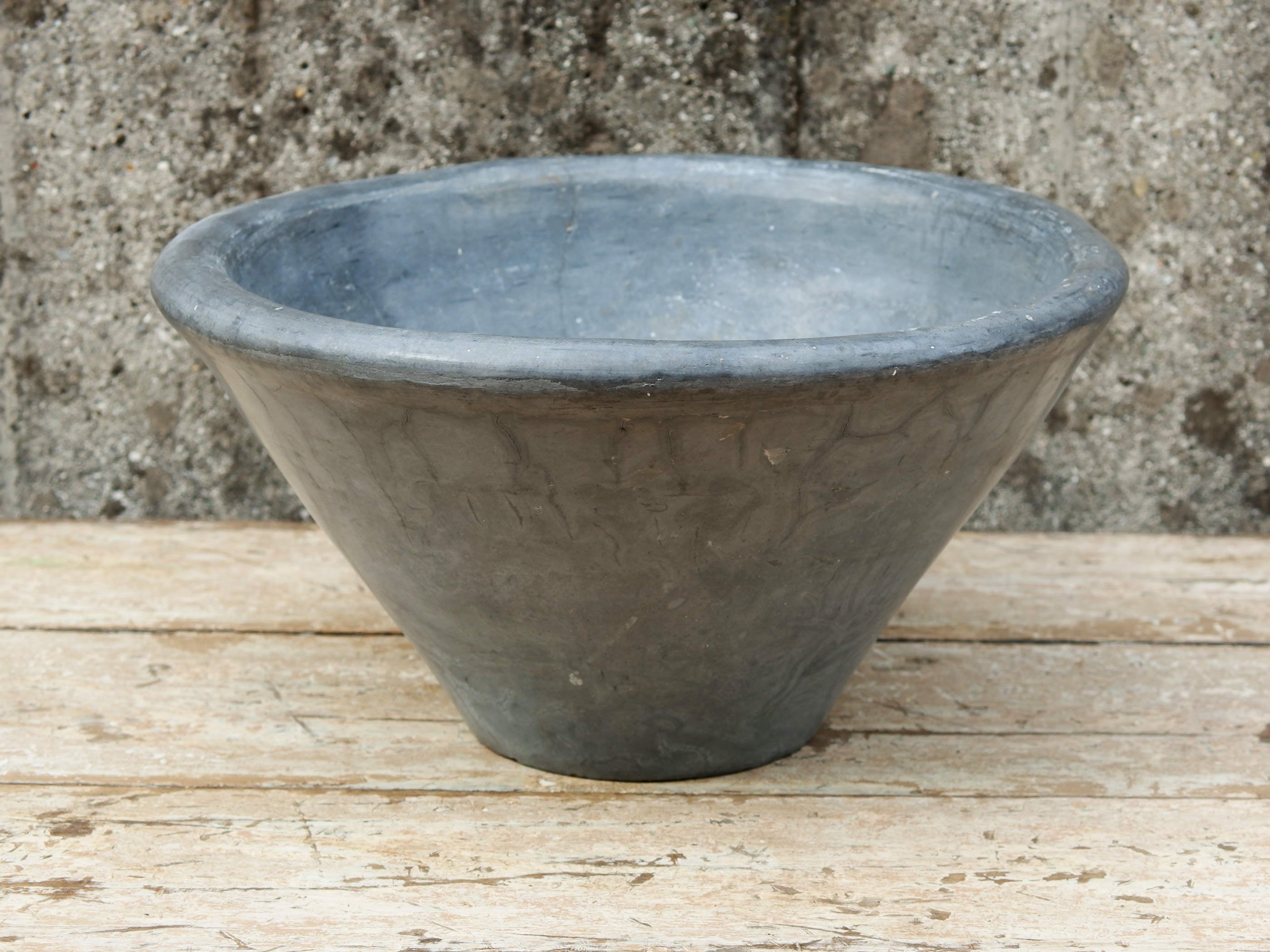 Vaso, ciotola tadelakt, un intonaco di origine marocchina tipico della città di Marrakech, un metodo completamente ecologico basato sull'utilizzo di calce idrata, sapone nero, pigmenti naturali e cere. Dimensioni Diametro 36 h19cm.