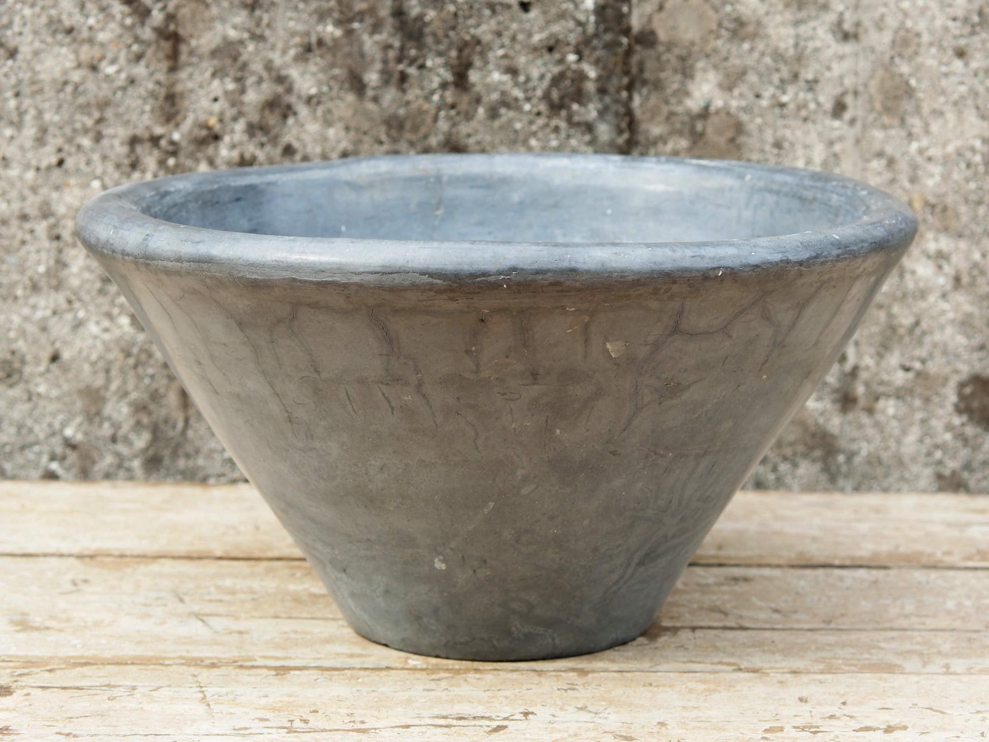 Vaso, ciotola tadelakt, un intonaco di origine marocchina tipico della città di Marrakech, un metodo completamente ecologico basato sull'utilizzo di calce idrata, sapone nero, pigmenti naturali e cere. Dimensioni Diametro 36 h19cm.