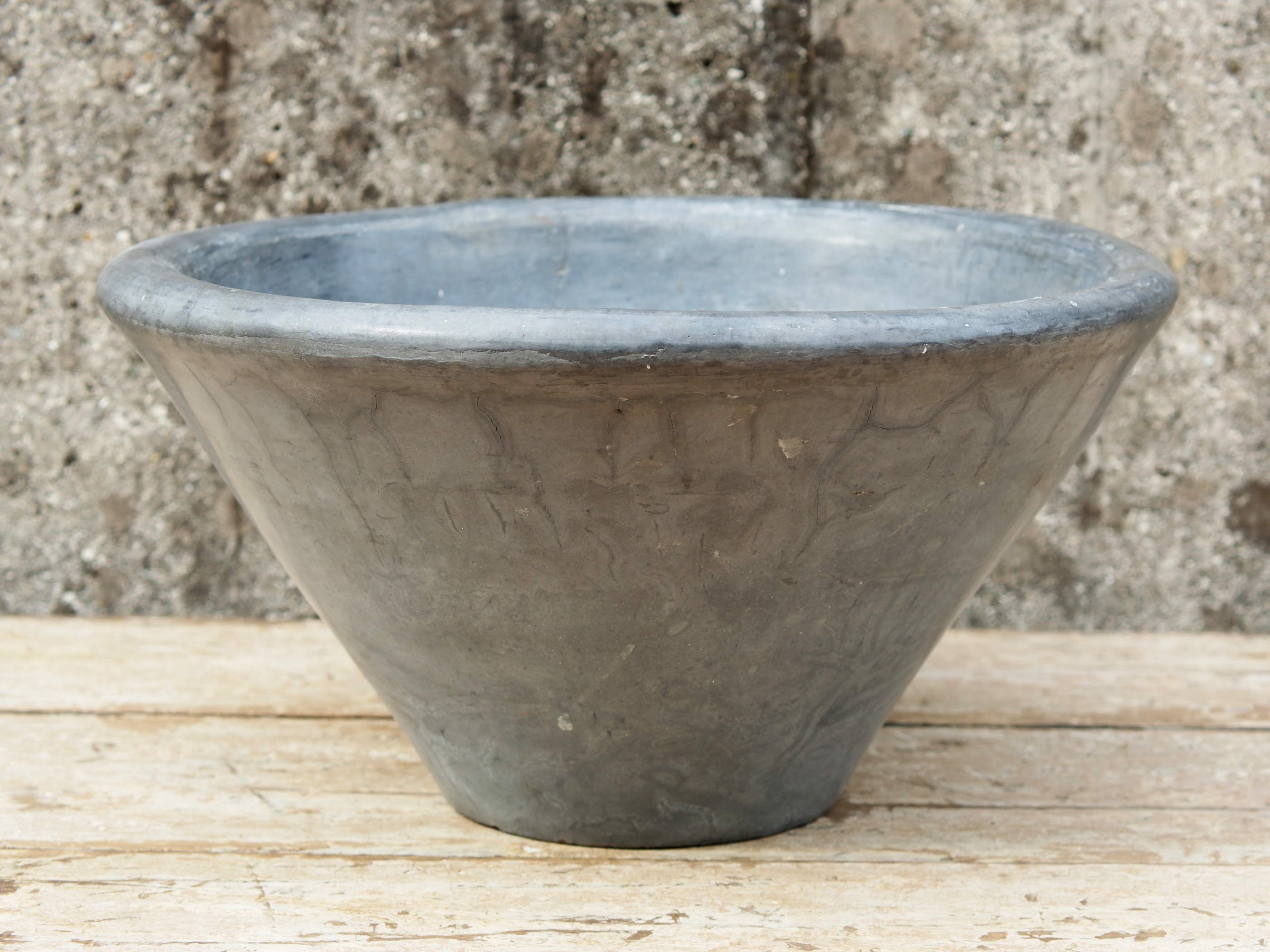 Vaso, ciotola tadelakt, un intonaco di origine marocchina tipico della città di Marrakech, un metodo completamente ecologico basato sull'utilizzo di calce idrata, sapone nero, pigmenti naturali e cere. Dimensioni Diametro 36 h19cm.