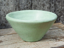 Carica l&#39;immagine nel visualizzatore di Gallery, Vaso, ciotola tadelakt, un intonaco di origine marocchina tipico della città di Marrakech, un metodo completamente ecologico basato sull&#39;utilizzo di calce idrata, sapone nero, pigmenti naturali e cereDimensioni Diametro 37 h19cm.