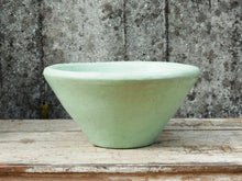Carica l&#39;immagine nel visualizzatore di Gallery, Vaso, ciotola tadelakt, un intonaco di origine marocchina tipico della città di Marrakech, un metodo completamente ecologico basato sull&#39;utilizzo di calce idrata, sapone nero, pigmenti naturali e cereDimensioni Diametro 37 h19cm.