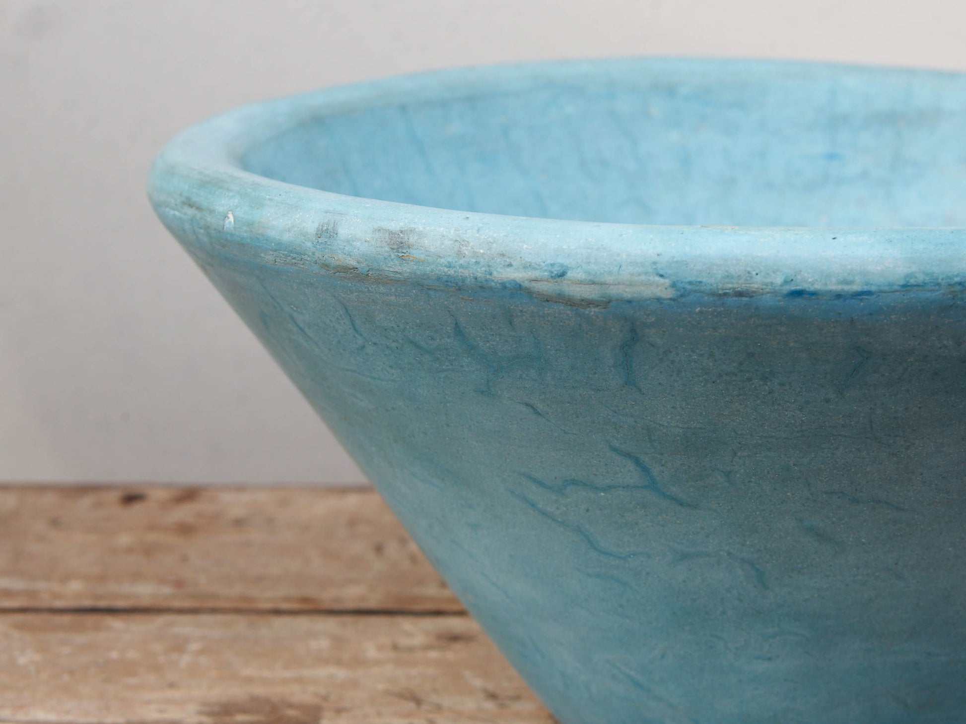 Vaso, ciotola tadelakt, un intonaco di origine marocchina tipico della città di Marrakech, un metodo completamente ecologico basato sull'utilizzo di calce idrata, sapone nero, pigmenti naturali e cere. Dimensioni Diametro 40 h19cm.