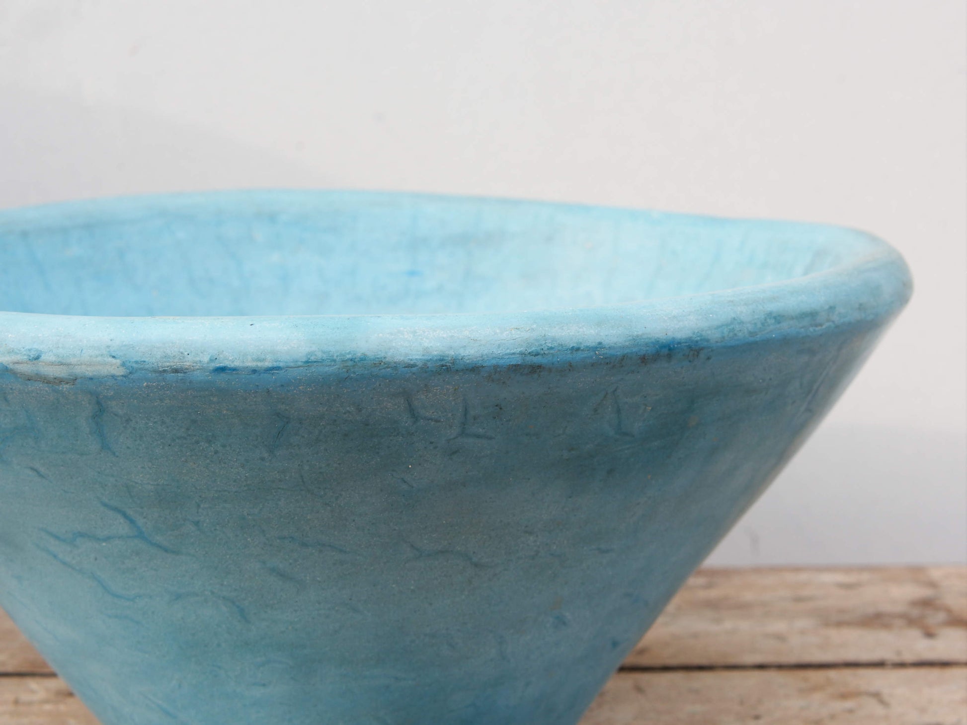 Vaso, ciotola tadelakt, un intonaco di origine marocchina tipico della città di Marrakech, un metodo completamente ecologico basato sull'utilizzo di calce idrata, sapone nero, pigmenti naturali e cere. Dimensioni Diametro 40 h19cm.