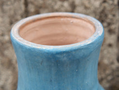 Vaso tadelakt, un intonaco di origine marocchina tipico della città di Marrakech, un metodo completamente ecologico basato sull'utilizzo di calce idrata, sapone nero, pigmenti naturali e cere. Dimensioni Diametro 22 h37cm.