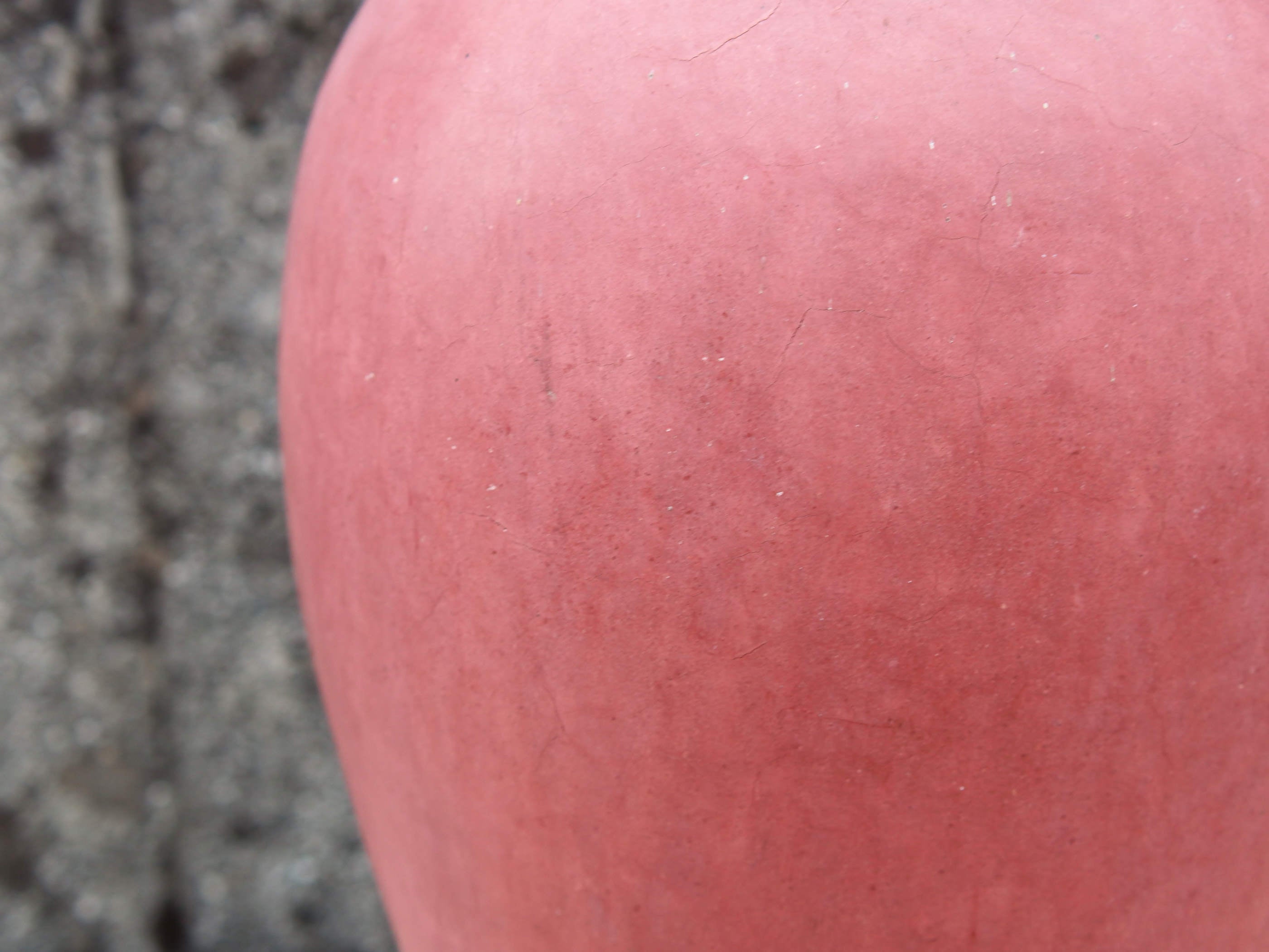 Vaso tadelakt, un intonaco di origine marocchina tipico della città di Marrakech, un metodo completamente ecologico basato sull'utilizzo di calce idrata, sapone nero, pigmenti naturali e cere. Dimensioni Diametro 24 h47cm.