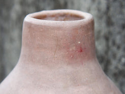 Vaso tadelakt, un intonaco di origine marocchina tipico della città di Marrakech, un metodo completamente ecologico basato sull'utilizzo di calce idrata, sapone nero, pigmenti naturali e cere.Dimensioni Diametro 25 h47cm.
