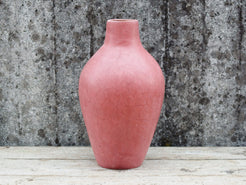 Vaso tadelakt, un intonaco di origine marocchina tipico della città di Marrakech, un metodo completamente ecologico basato sull'utilizzo di calce idrata, sapone nero, pigmenti naturali e cere. Dimensioni Diametro 25 h44cm.