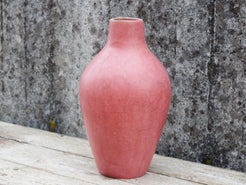 Vaso tadelakt, un intonaco di origine marocchina tipico della città di Marrakech, un metodo completamente ecologico basato sull'utilizzo di calce idrata, sapone nero, pigmenti naturali e cere. Dimensioni Diametro 25 h44cm.