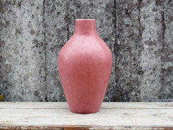 Vaso tadelakt, un intonaco di origine marocchina tipico della città di Marrakech, un metodo completamente ecologico basato sull'utilizzo di calce idrata, sapone nero, pigmenti naturali e cere. Dimensioni Diametro 25 h44cm.