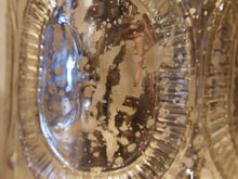 Carica l&#39;immagine nel visualizzatore di Gallery, Vaso in vetro decorato a rilievo con foglia argento. Lavorata artigialmente. Dimensioni Diametro 15 h18cm.  per ulteriori info... info@etniko.it 0039 3338778241 whatsapp. www.etniko.it instagram , facebook, etsy : etnikobycrosato